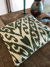 Load image into Gallery viewer, PRINTED CUSHIONS
